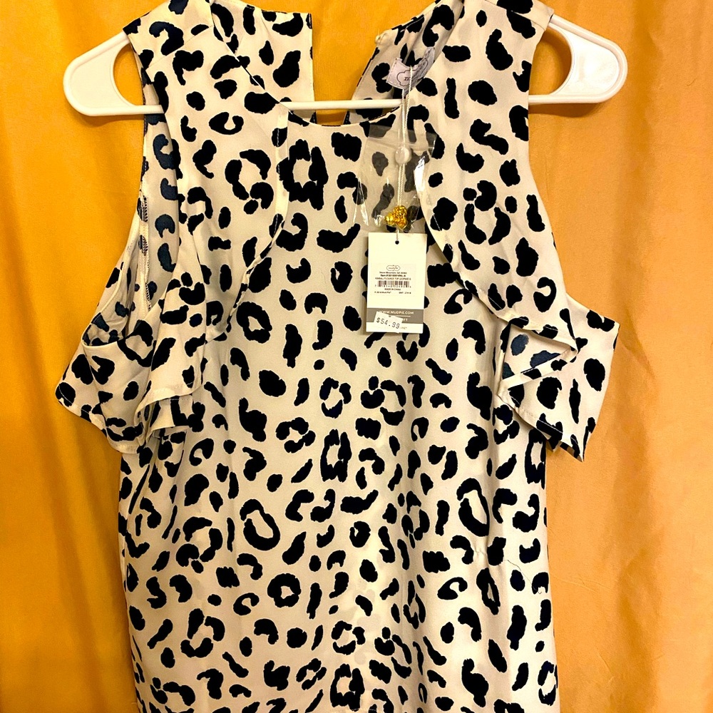 NWT Leopard print cold shoulder short sleeve